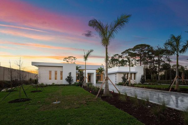 Backyard, Exterior, Facade, Modern