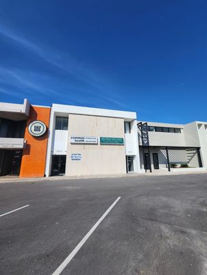 Exterior, Facade, Modern