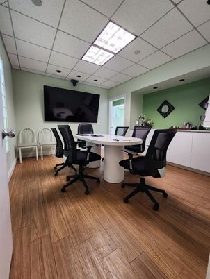 Home Office, Interior, Recessed Lighting, Wood Texture Flooring