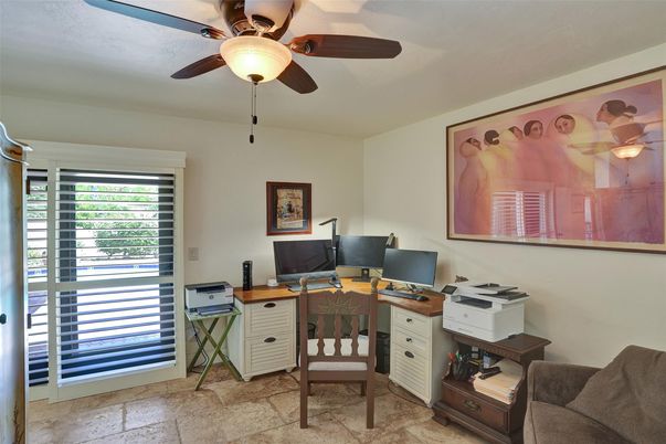 Home Office, Interior