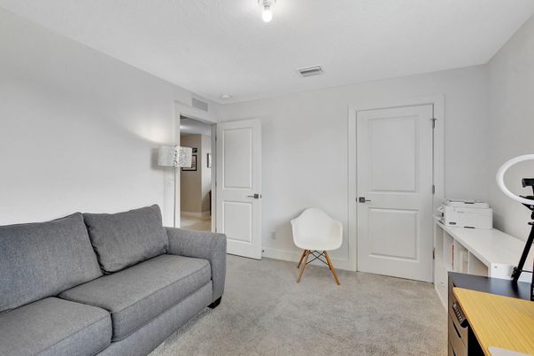 Home Office, Interior