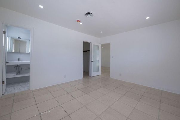 Bathroom, Empty room, Interior, Recessed Lighting