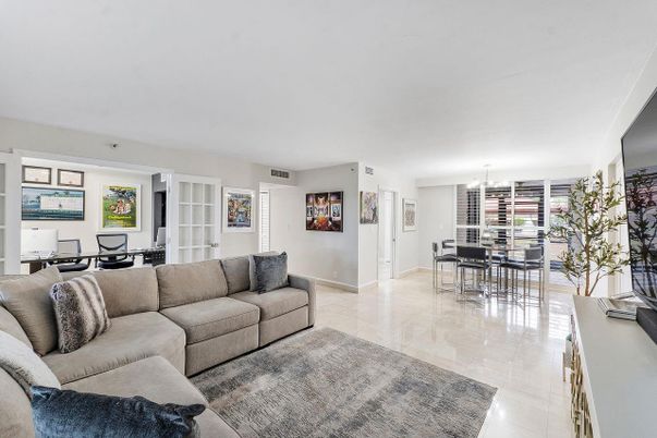 Chandelier, Dining room, Interior, Living room