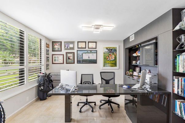 Home Office, Interior