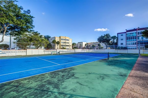 Exterior, Tennis Courts