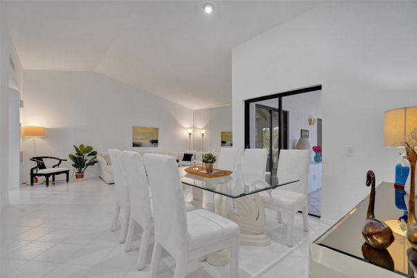 Dining room, Interior, Recessed Lighting