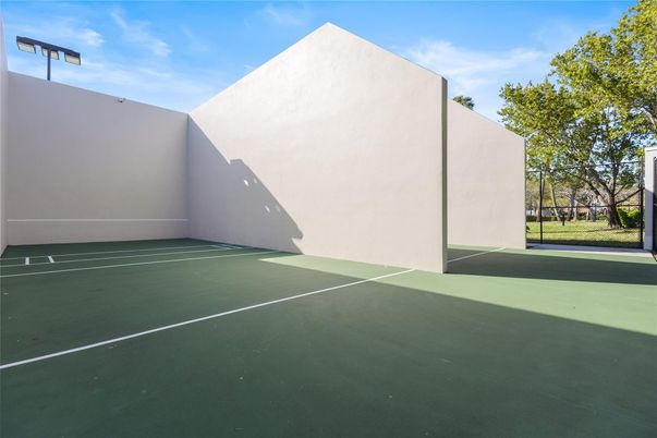 Exterior, Tennis Courts