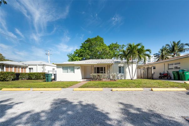 Backyard, Exterior, Facade, Ranch