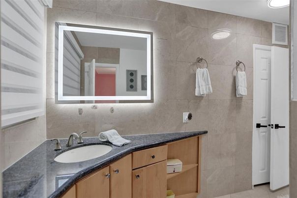 Bathroom, Interior, Recessed Lighting