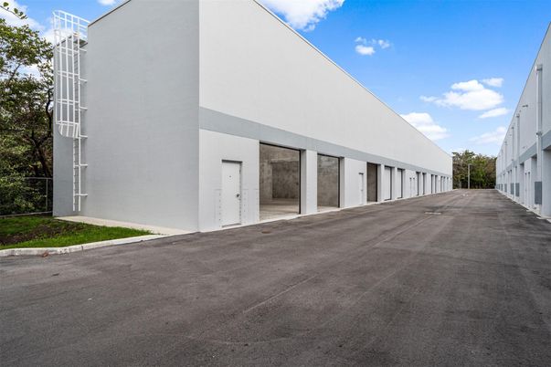 Exterior, Facade, Modern