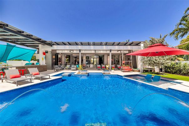 Exterior, Pool