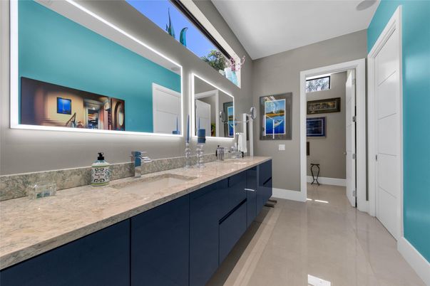 Bathroom, Dual Sink Vanities, Interior