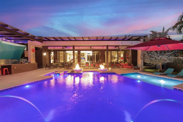 Exterior, Pool