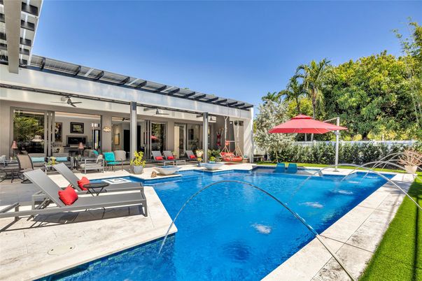 Exterior, Pool