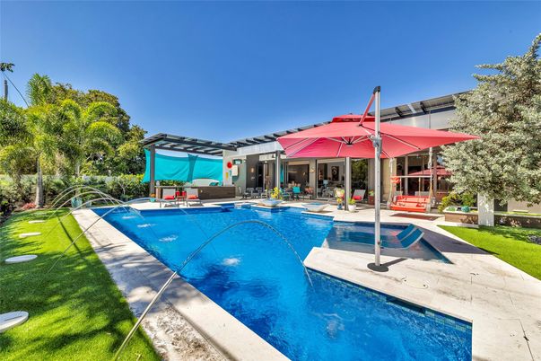Exterior, Pool