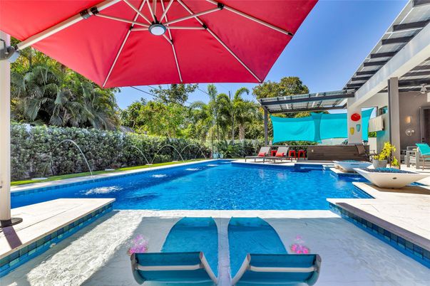 Exterior, Pool