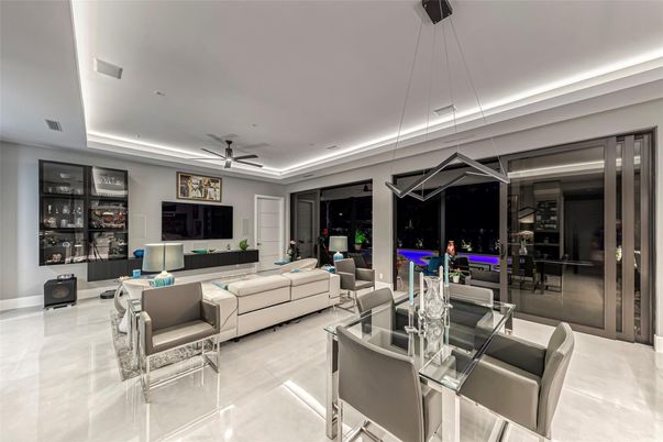 Interior, Living room, Pendant Lights, Recessed Lighting