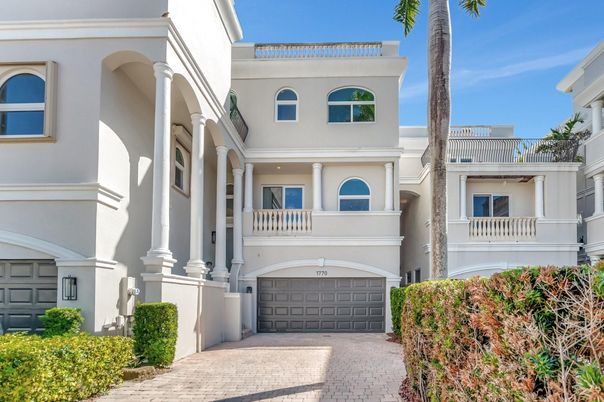 Attached, Exterior, Facade, Mediterranean