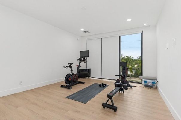 Fitness Equipment, Interior, Recessed Lighting, Wood Texture Flooring