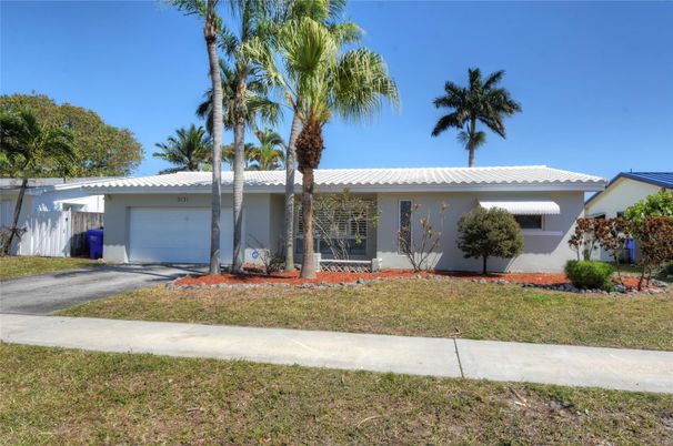 Attached, Exterior, Facade, Ranch