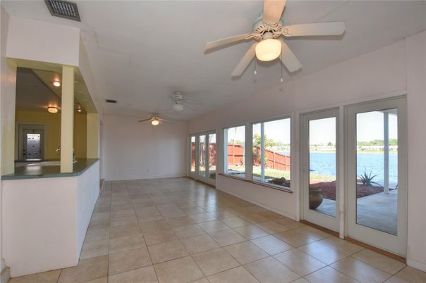 Empty room, Interior, Water