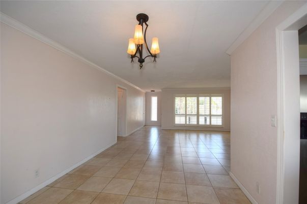 Chandelier, Empty room, Interior