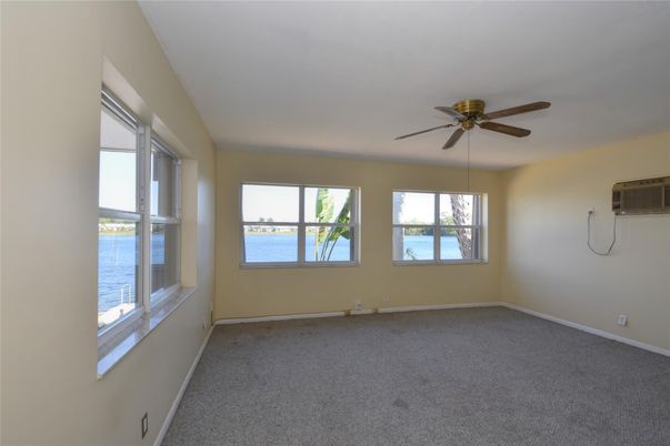 Empty room, Interior, Water