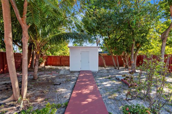 Backyard, Exterior
