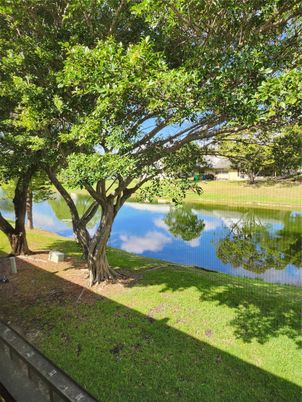 Exterior, Lake