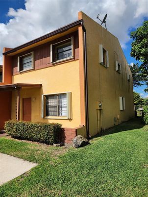Exterior, Facade, Mediterranean