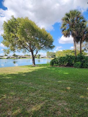 Exterior, Lake