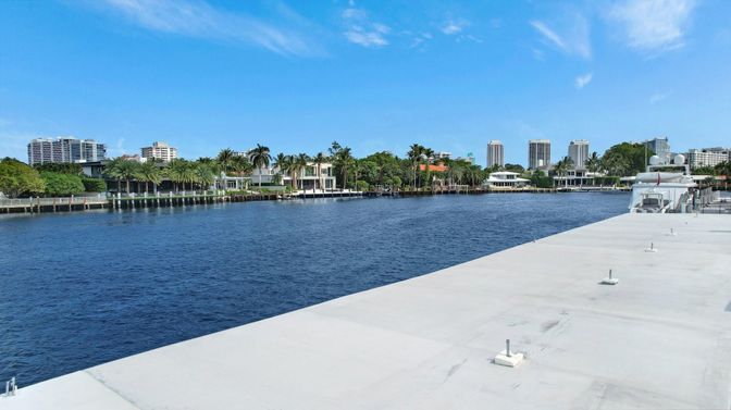 Exterior, Lake