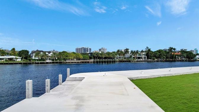 Exterior, Lake