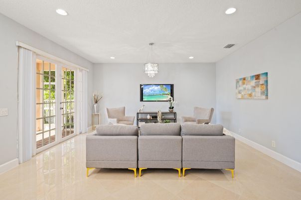 Chandelier, Dining room, Interior, Living room, Recessed Lighting
