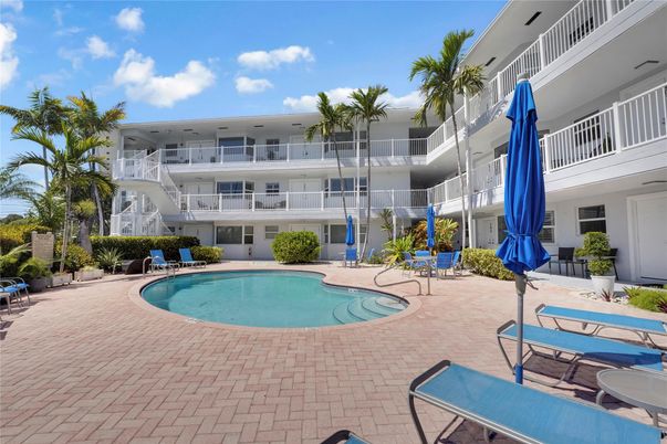 Exterior, Pool