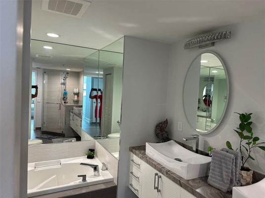 Bathroom, Interior, Recessed Lighting