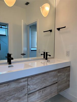 Bathroom, Dual Sink Vanities, Interior