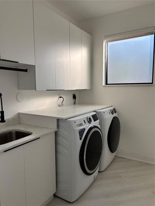 Interior, Washer, Wood Texture Flooring