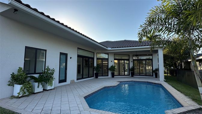 Exterior, Pool