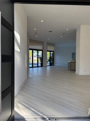 Interior, Recessed Lighting, Wood Texture Flooring