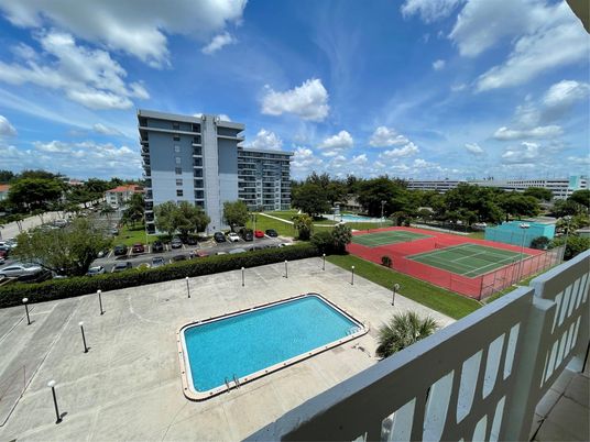 Exterior, Pool, Other