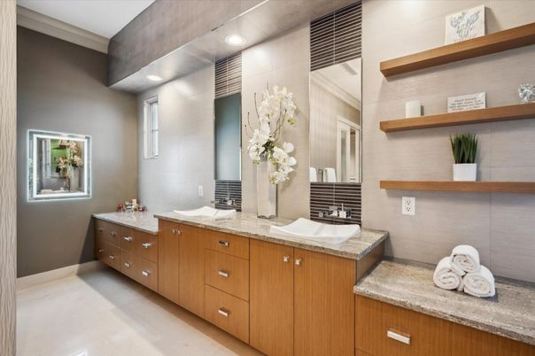 Bathroom, Dual Sink Vanities, Interior, Recessed Lighting