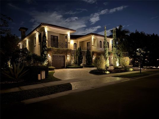 Attached, Exterior, Facade, Mediterranean
