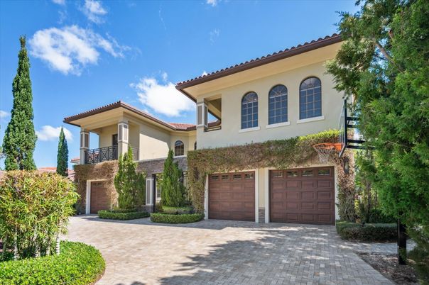 Attached, Exterior, Facade, Mediterranean