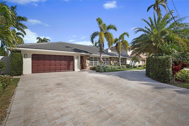 Attached, Exterior, Facade, Ranch
