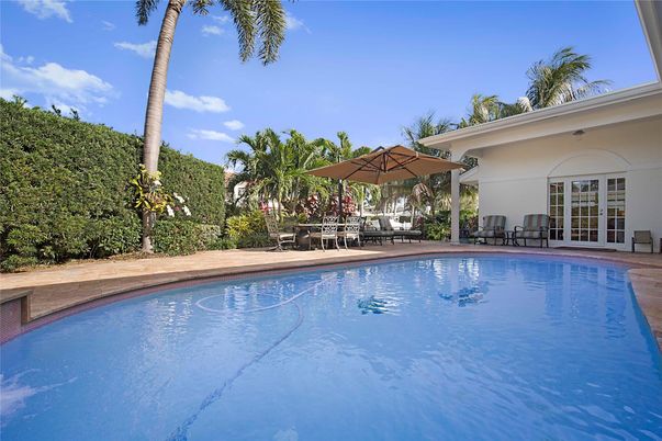Exterior, Pool