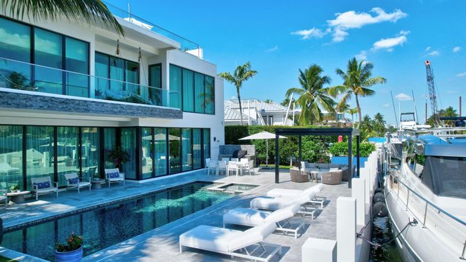 Exterior, Pool