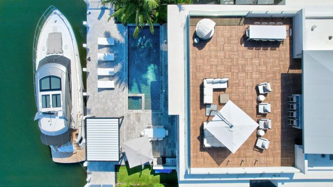 Exterior, Drone