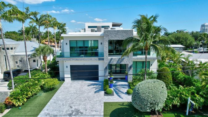 Attached, Exterior, Facade, Modern