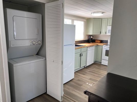 Interior, Kitchen, Utility Closets, Washer, Wood Texture Flooring